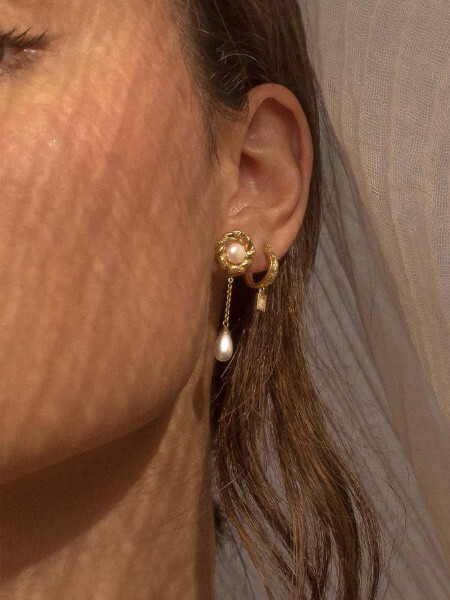 s kin earring