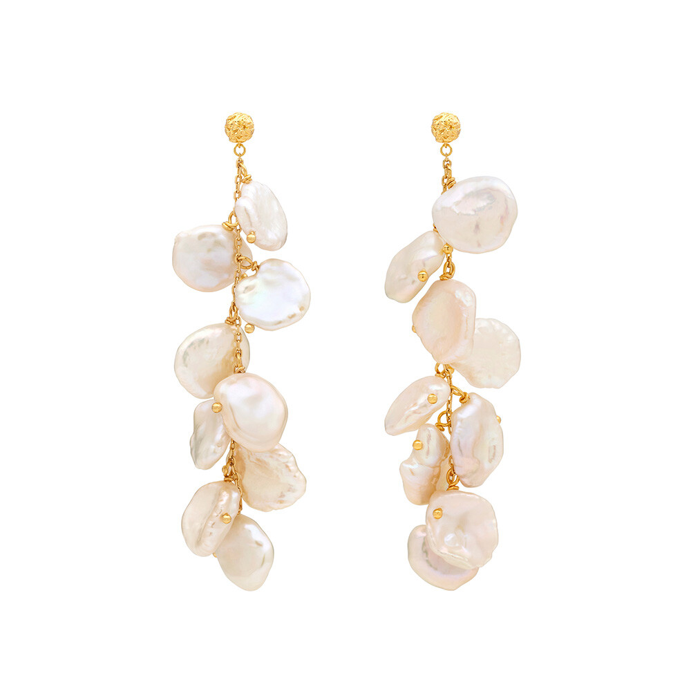pearl earrings amber sceats 3