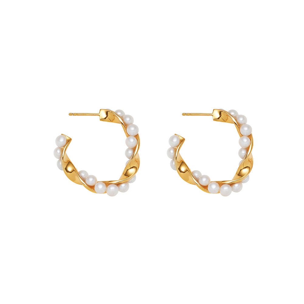 pearl earrings amber sceats 4